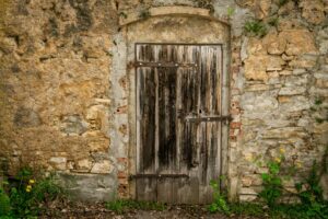 Vieille porte sur vielle maison