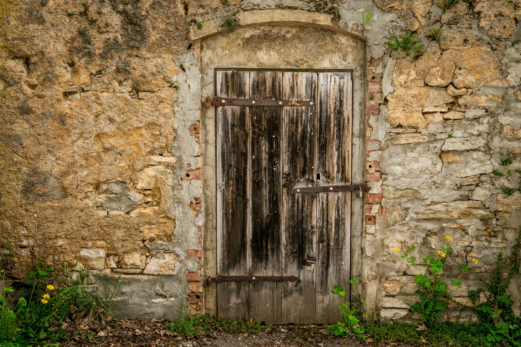 Vieille porte sur vielle maison